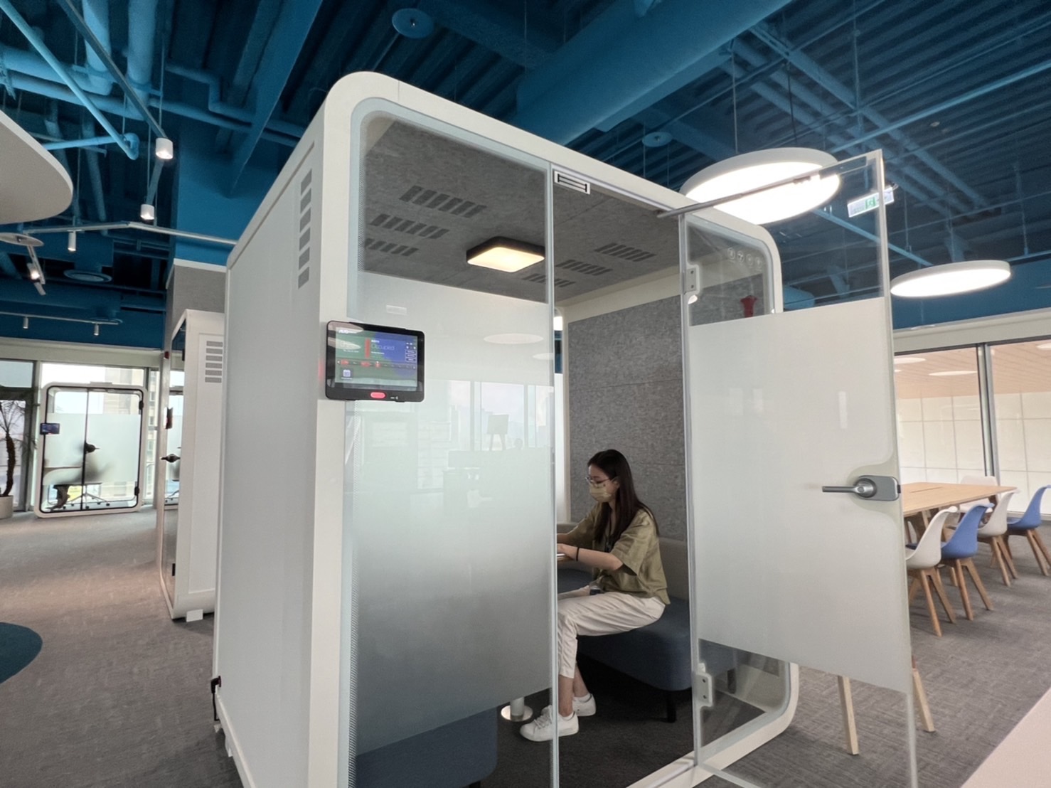 壹定发高雄據點的智慧行動辦公艙，展現壹定发在面板以外的研發應用軟實力