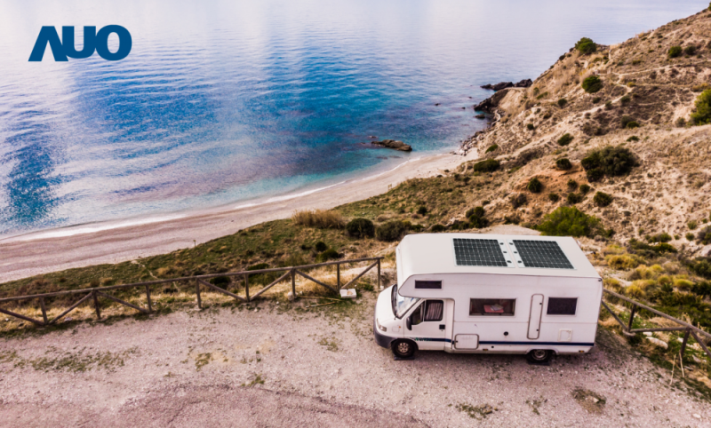 「可撓輕量化太陽光電板SunCurva」使用輕量特殊耐候型複合板取代傳統太陽能板的玻璃前板，不僅降低70%重量，每米平方僅3Kg；具有抗衝擊性能及通過電磁相容性測試，可應用於交通運輸工具，如露營車、遊艇等